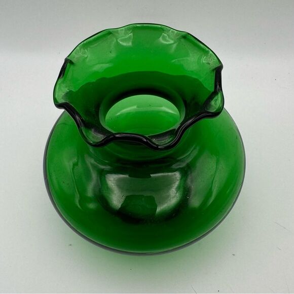 3" Vintage Anchor Hocking Green Glass Flared Crimped Rim Flower Mini Vase - Picture 2 of 5